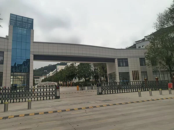 Buleway építési úszómedence projekt: Malipo National Middle School, Yunnan tartomány.